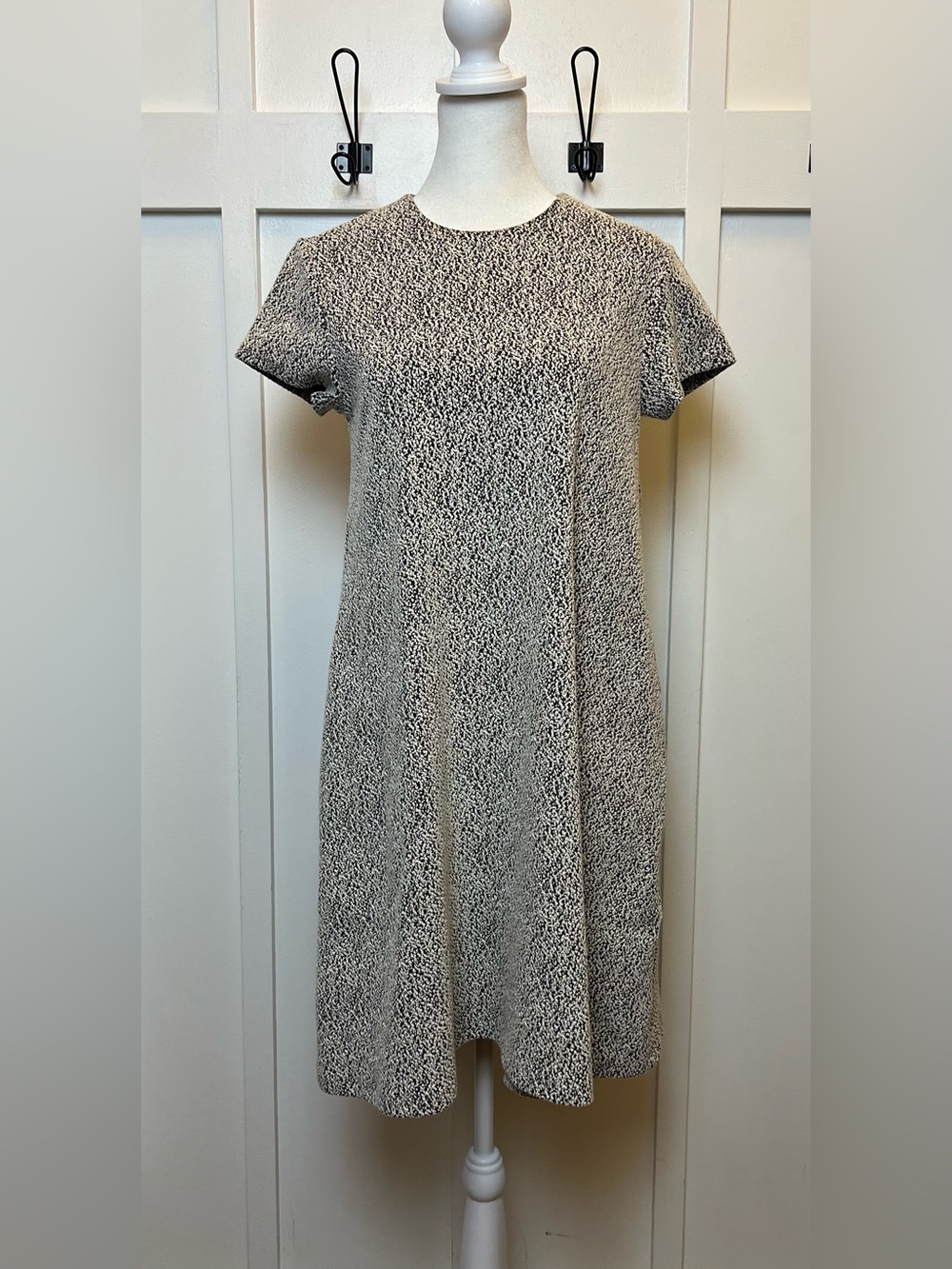 J. McLaughlin Size Small Dress Black White Houndstooth Midi Modest Cap Sleeve